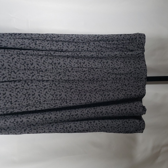 LOFT Black Sleeveless Above-the-Knee Dress - SZ L  - Missing Belt - Picture 3 of 8